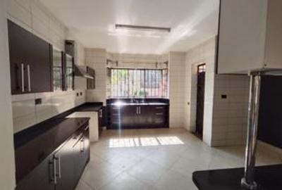 4 Bed Townhouse with En Suite in Westlands Area