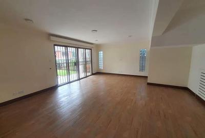 5 Bed Townhouse with En Suite in Spring Valley