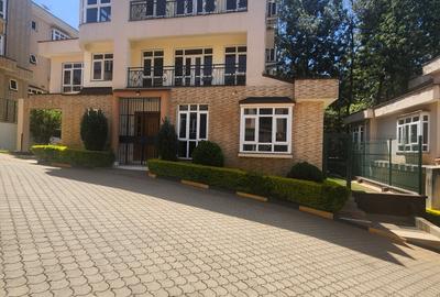 5 Bed Townhouse with En Suite in Lavington - 2