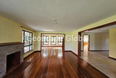 5 Bed House with En Suite in Runda