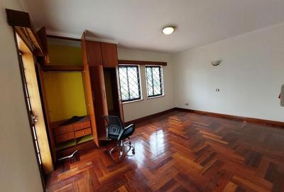 5 Bed Townhouse with En Suite in Lavington