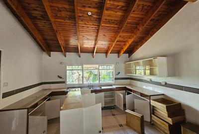 4 Bed House with En Suite in Runda - 2