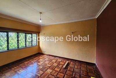 4 Bed Apartment with En Suite in Kitisuru