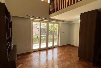 5 Bed House with En Suite at Lavington