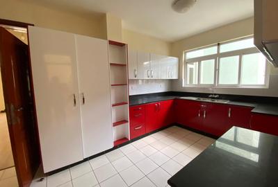 3 Bed Apartment with En Suite in Brookside - 4