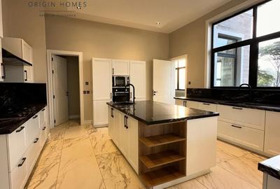 5 Bed Townhouse with En Suite at Loresho - 4