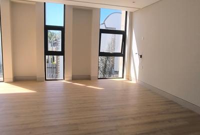 5 Bed Villa with En Suite in Kyuna - 3