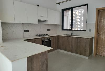 2 Bed Apartment with En Suite in Brookside - 3