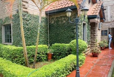 5 Bed Townhouse with En Suite in Lavington - 2