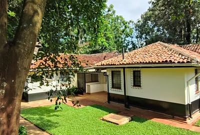 4 Bed House with En Suite in Rosslyn