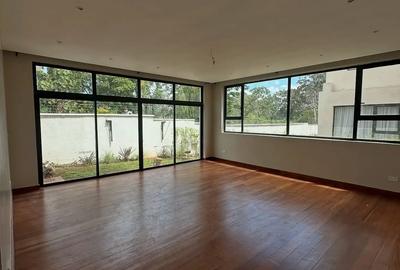 5 Bed Townhouse with En Suite at Manyani East - 2