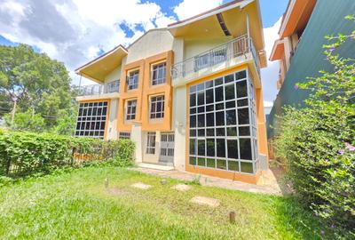 5 Bed Townhouse with En Suite in Lavington - 3