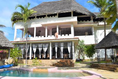 5 Bed Villa with En Suite at Jacaranda Road