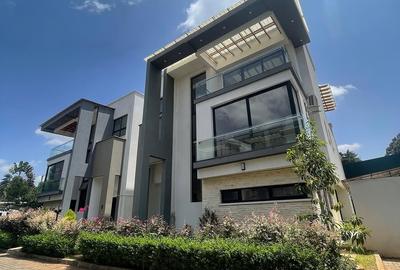 4 Bed Townhouse with En Suite at Lavington Green