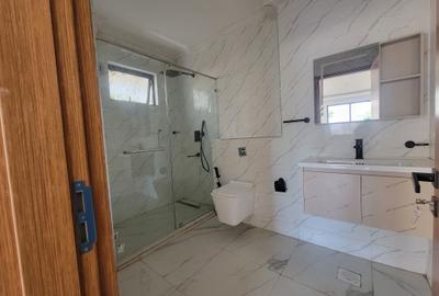 Serviced 5 Bed Apartment with En Suite at 3Rd Avenue - 4