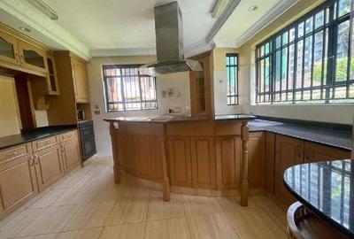 5 Bed Townhouse with En Suite in Lavington - 4