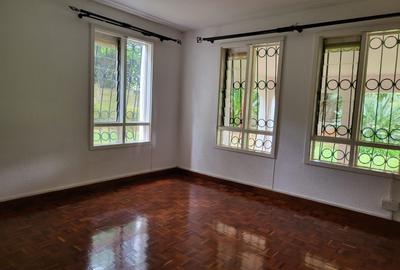 4 Bed House with En Suite at Hill View - 4