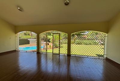 5 Bed House with En Suite in Runda