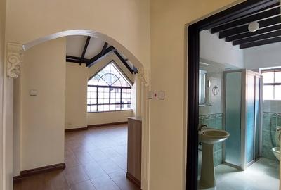 5 Bed Townhouse with En Suite in Lavington