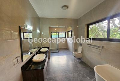 5 Bed Apartment with En Suite in Kyuna