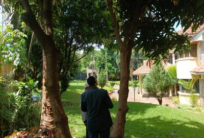 5 Bed House with En Suite in Runda