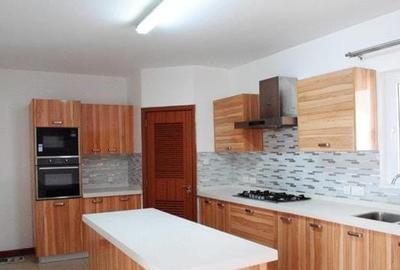 3 Bed Apartment with En Suite in Kilimani