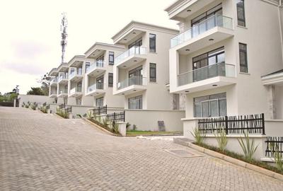 5 Bed Townhouse with En Suite at Lavington