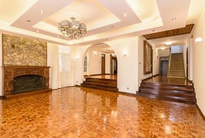 5 Bed Villa with En Suite in Runda - 3