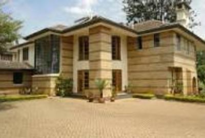 5 Bed Townhouse with En Suite in Lavington