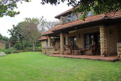 4 Bed Villa with En Suite at Windsor Park - 3