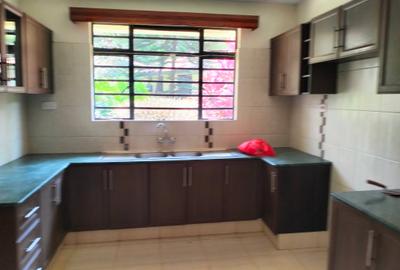 5 Bed Townhouse with En Suite in Nyari