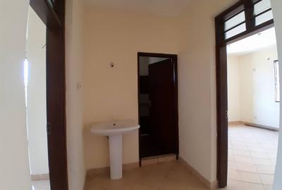 2 Bed Apartment with En Suite in Mtwapa - 4