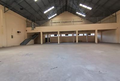 8,700 ft² Warehouse with Parking in Ruaraka