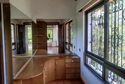 6 Bed House with En Suite in Gigiri - 4