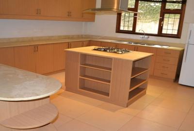 3 Bed Apartment with En Suite in Riverside - 2