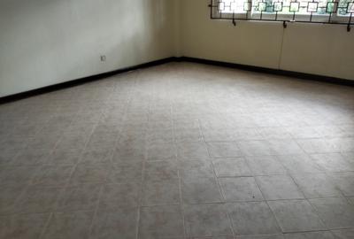 5 Bed Townhouse with En Suite in Lavington - 3