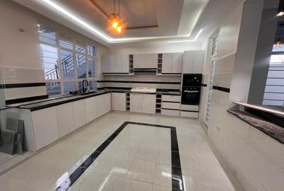 4 Bed House with En Suite in Ruiru - 2