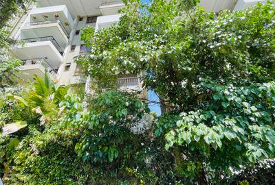 3 Bed Apartment with En Suite in Lavington