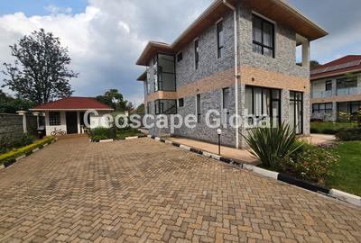 3 Bed House with En Suite in Nyari