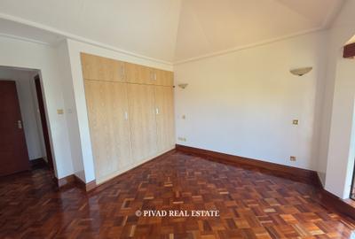 5 Bed House with Swimming Pool in Runda - 4