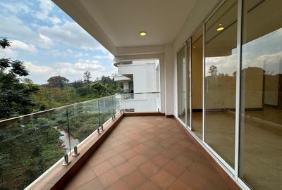 3 Bed Apartment with En Suite in Parklands