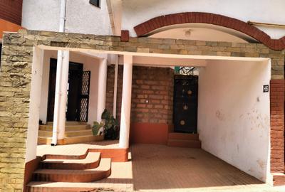 5 Bed Townhouse with En Suite in Westlands Area