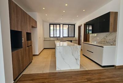 5 Bed House with En Suite in Nyari - 3