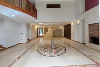 4 Bed Villa with En Suite in Lavington - 2