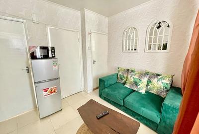 Serviced Studio Apartment with En Suite at School Lane - 3