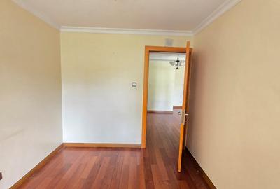 5 Bed House with En Suite in Lavington
