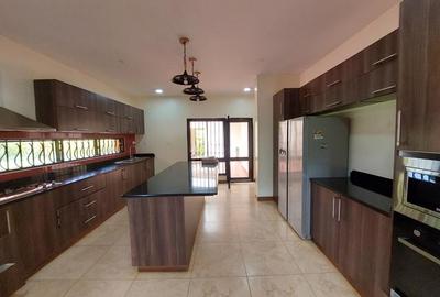 4 Bed House with En Suite in Runda