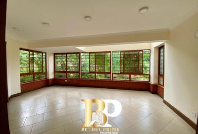 5 Bed Townhouse with En Suite in Spring Valley