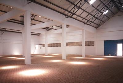 8,000 ft² Warehouse with Backup Generator in Eastern ByPass - 4