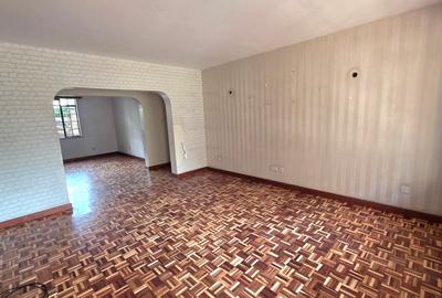3 Bed Apartment with En Suite at Lavington - 4